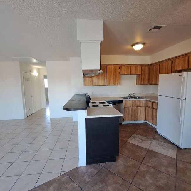 Building Photo - 6975 Dunsbach Way