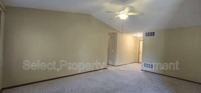 Building Photo - 4110 Three Oaks Dr