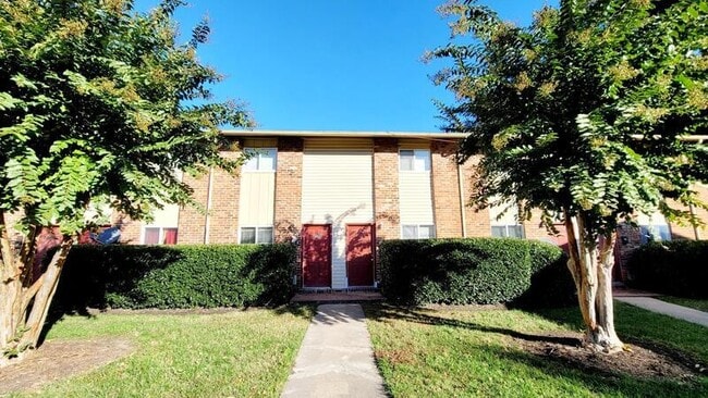 Building Photo - 7011 Wentworth St