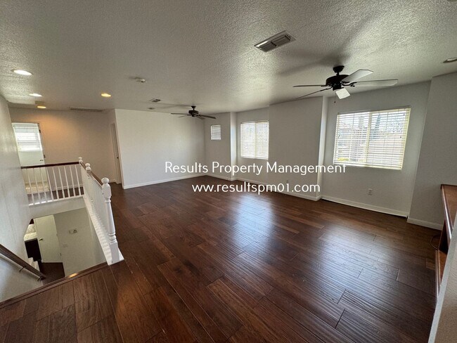 Building Photo - Roseville 4 Bedroom Beauty with Bonus Room!