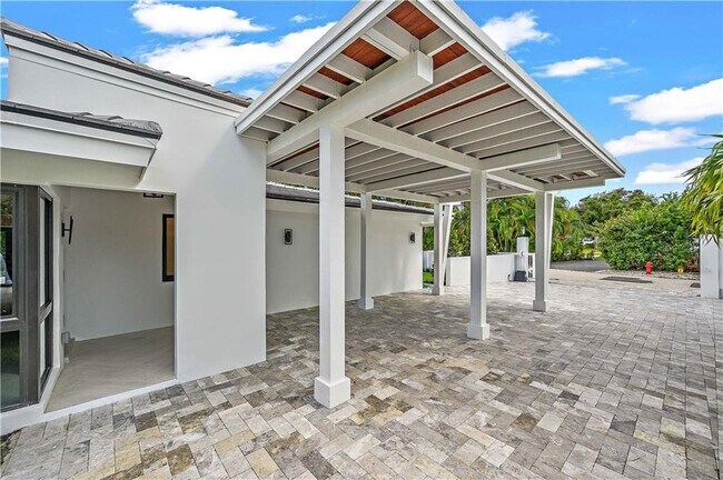 Building Photo - 2201 Intracoastal Dr