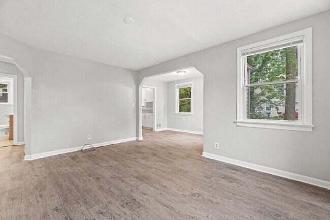 Building Photo - ADORABLE 3 BEDROOM 1 BATH RANCH HOUSE