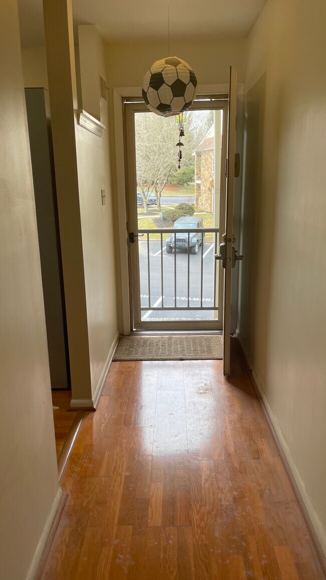 Building Photo - 280 Valley Stream Ln