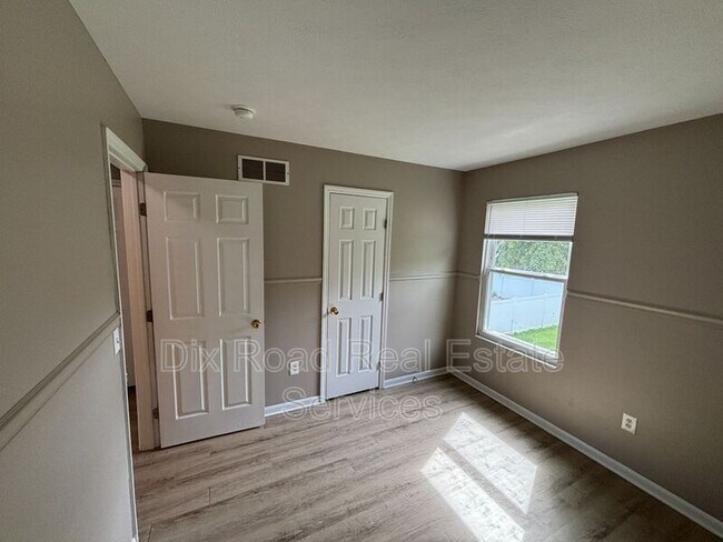 Building Photo - 307 Park Dr