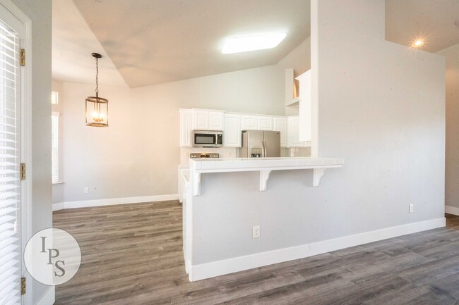 Building Photo - NorthWest Fresno Home, 3BR/2BA, Built 2005...