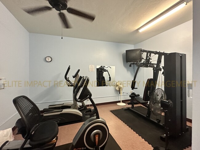 Building Photo - 585 W Deerview Ct