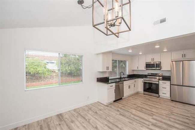 Building Photo - Encinitas 4br  2 car garage granite kitchen Huge Yard Home Remodeled TEXT 858-774-1574 $6290