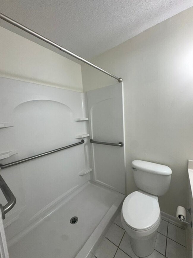 Building Photo - 180 SE Villas Ct