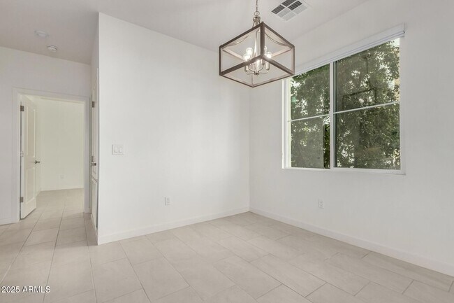 Building Photo - 2511 W Queen Creek Rd