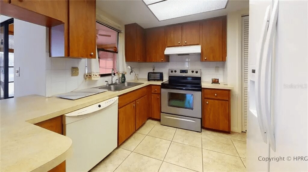 Building Photo - 1332 Bentley Ave