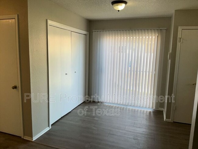 Building Photo - 608 Greenlawn Blvd