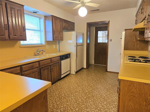 Building Photo - 2204 Shady Park Dr