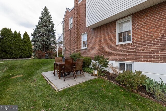 Building Photo - 52 Woodbine Rd