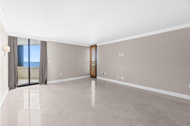 Building Photo - 5070 N Ocean Dr