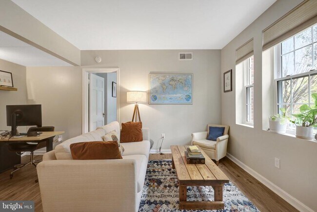 Building Photo - 1811 Key Blvd