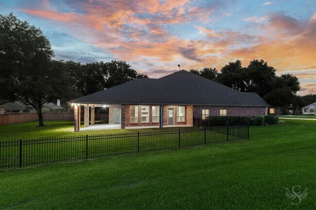 Building Photo - 32611 Waltham Crossing