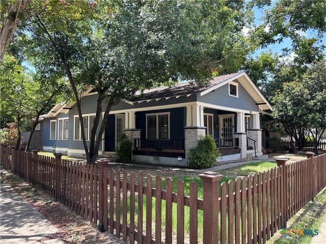 Building Photo - 709 W Coll St