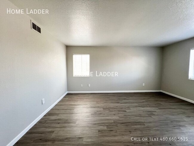Building Photo - 4959 S Park Ave