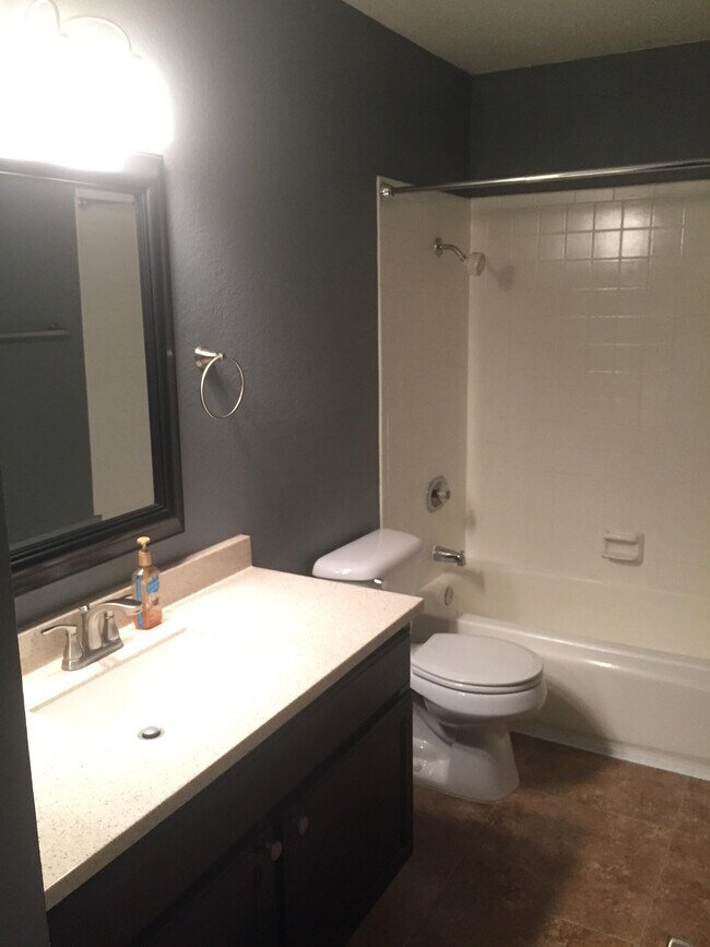 guest bathroom - 2938 N 61st Pl
