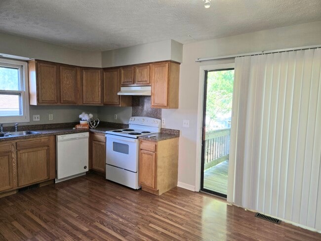 Building Photo - Duplex Unit 1