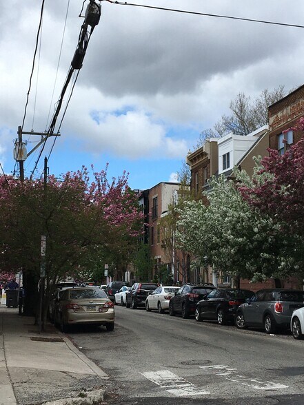 Building Photo - 329 Catharine St