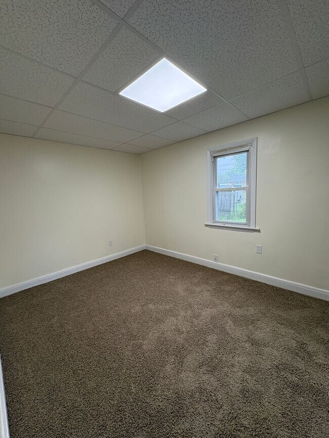 Building Photo - Updated 1-Bedroom Apartment – Move-In Ready!