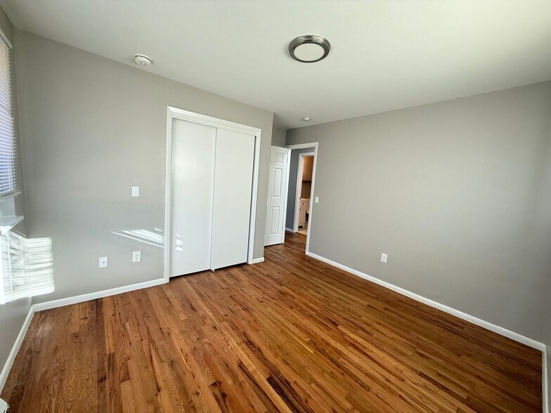 Building Photo - 1184 Clinton St