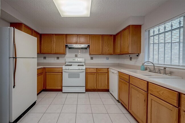 Building Photo - 2915 Windchase Blvd