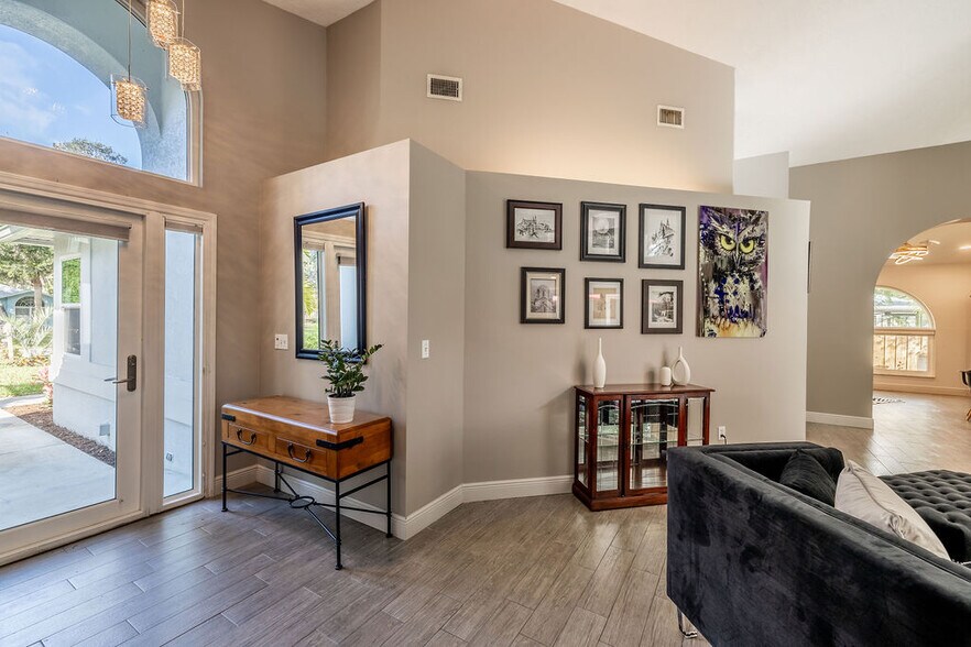 Building Photo - 9330 Seagrape Dr