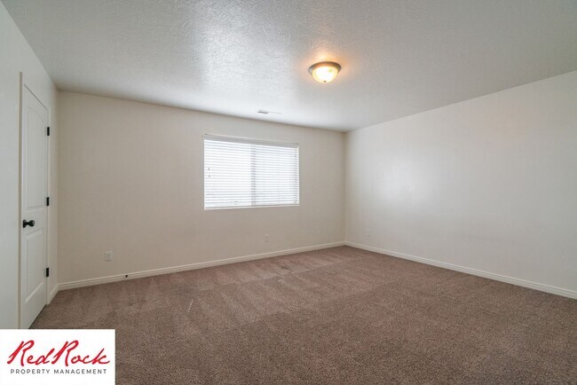 Building Photo - 2801 E 450 N