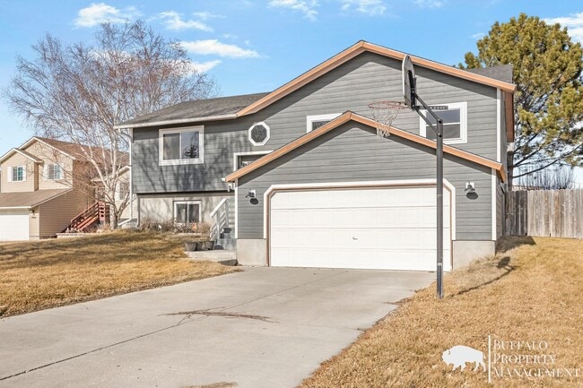 Building Photo - Spacious 6-Bedroom Home with Garden Oasis in Idaho Falls