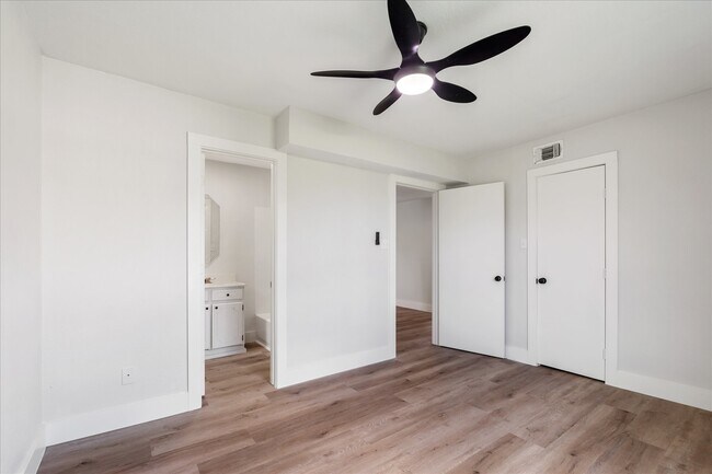 Building Photo - 7104 Dallas St