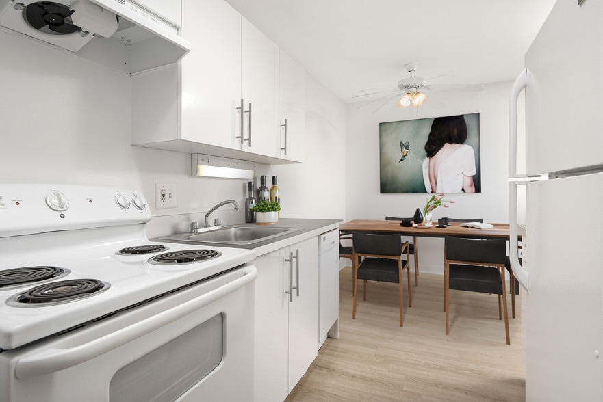 Building Photo - 441 W. Oakdale