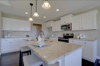Building Photo - Hickory Valley Luxury,  Newer  4 Bed Room,...