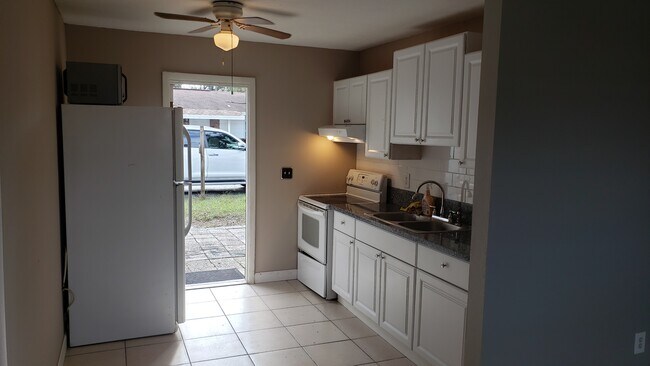 Building Photo - 1309 Union St