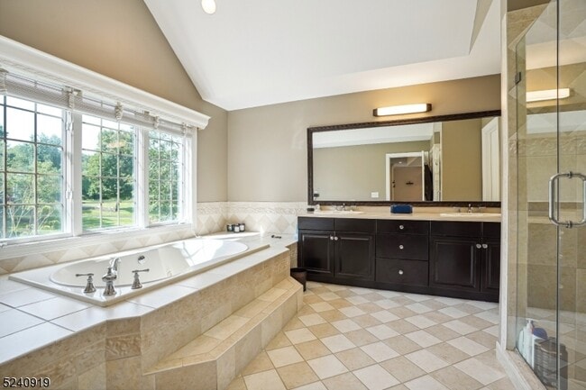 Building Photo - 22 Forest Hill Dr