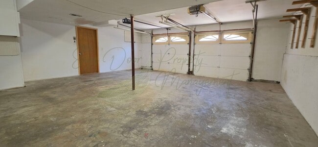 Building Photo - 13944 S Raintree Dr