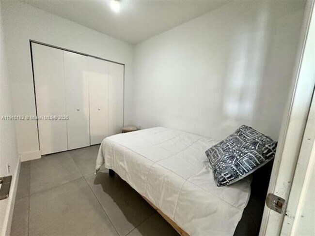 Building Photo - 488 NE 18th St