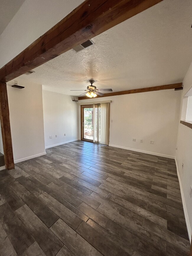 Building Photo - 6101 Equestrian Dr NW