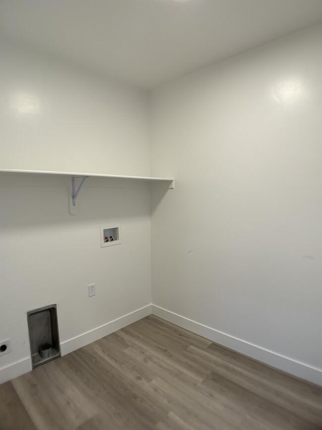 Building Photo - 463 W 60 S