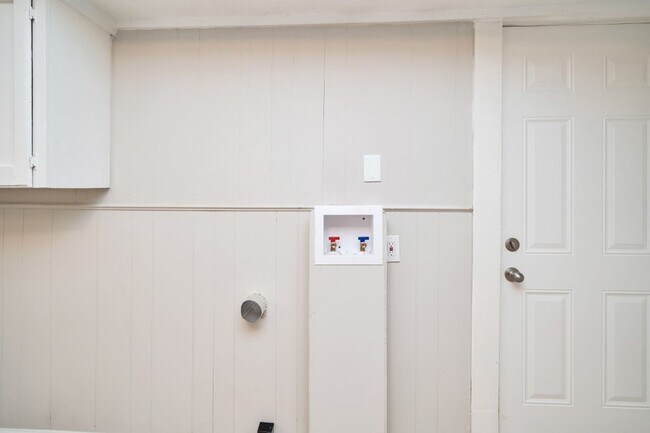 Building Photo - Bessemer Gem! Modern Renovation, Huge Living Room, Great Location