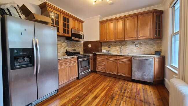 Building Photo - 476 GREGORY Ave