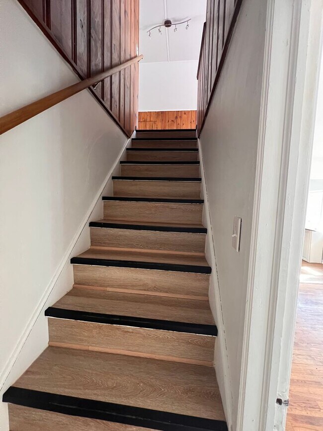 Building Photo - Fully Remodeled 3-Bedroom Home in Dearborn Heights — Great Location, Ready for You