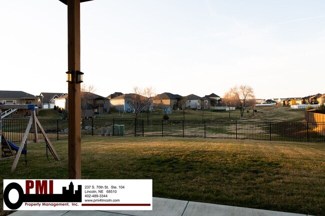 Building Photo - 5 Bedroom and 3 Bathroom House