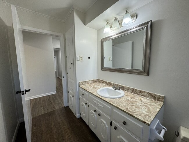Building Photo - Effortless living at its finest in Conroe....