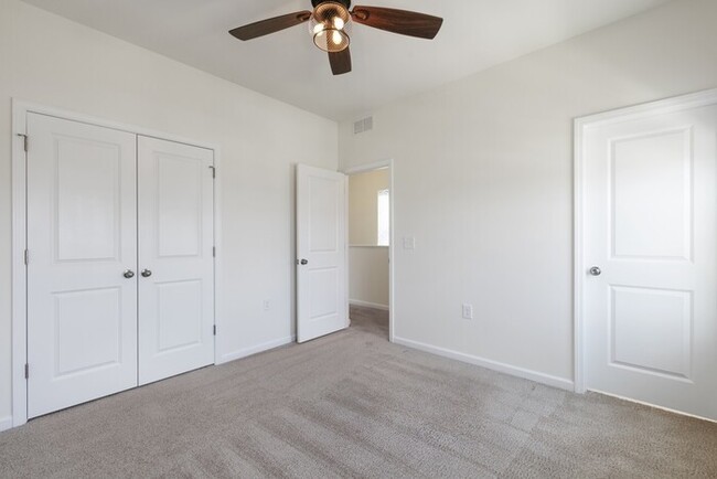 Building Photo - End Unit Townhome | Washer/ Dryer Included...