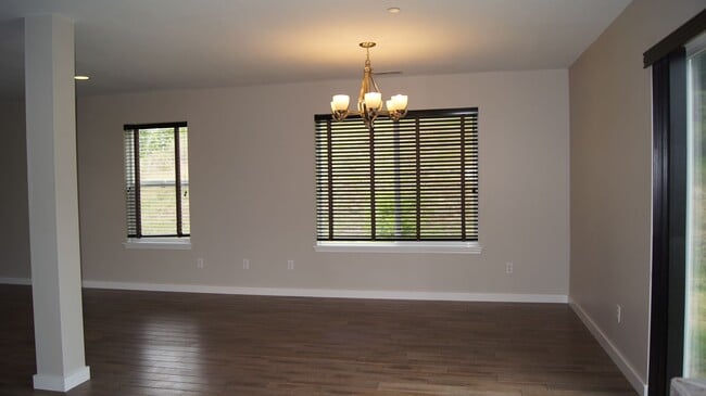 Building Photo - Lovely, upgraded DuPont home