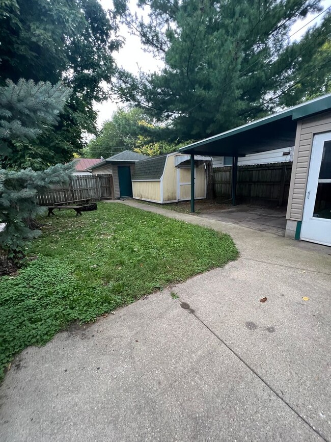 Building Photo - Four Bedroom Home in La Crosse