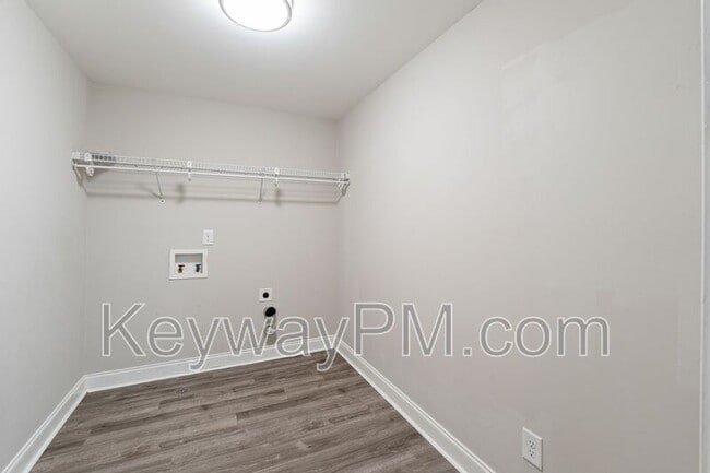 Building Photo - 336 Amersham Way