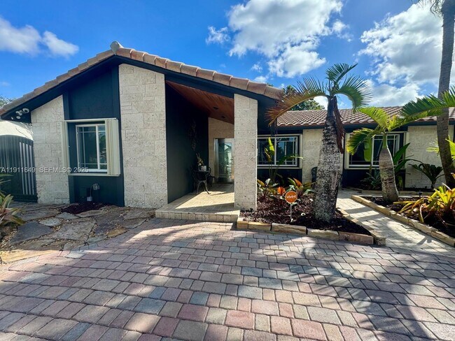 Building Photo - 6905 SW 148th Ct